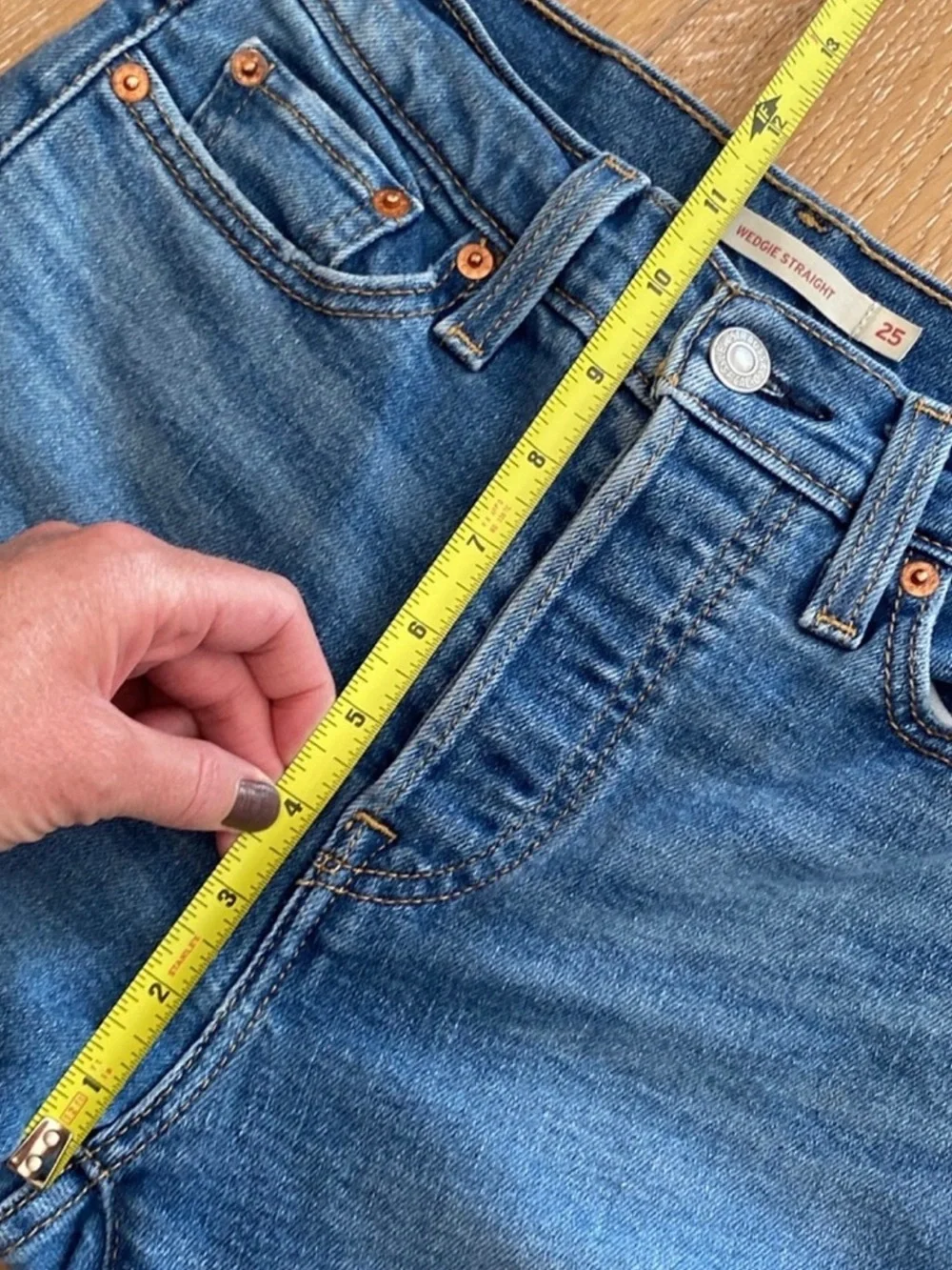 LEVIS Wedgie Straight Crop (25) - Picture 6 of 11